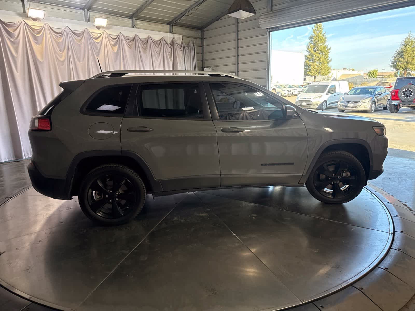 Used 2019 Jeep Cherokee Limited AWD/4WD image 4