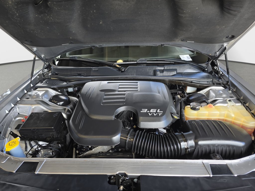 Used 2018 Dodge Challenger SXT RWD image 31