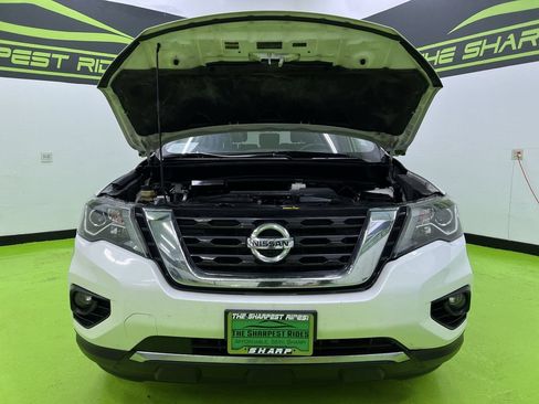 Used 2017 Nissan Pathfinder Platinum w/ Midnight Edition Package AWD/4WD image 4