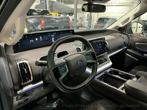 Used 2025 Ford Expedition Platinum w/ Platinum Ultimate Package image 15