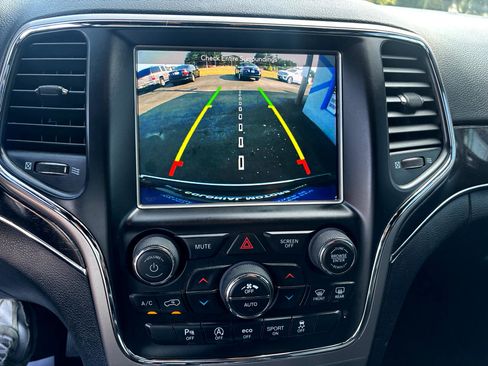 Used 2018 Jeep Grand Cherokee Limited w/ Trailer Tow Group IV image 18