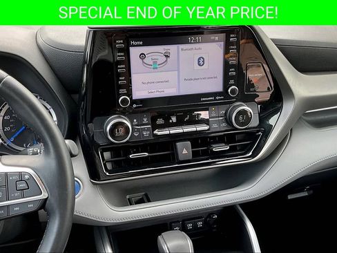 Used 2021 Toyota Highlander LE image 9