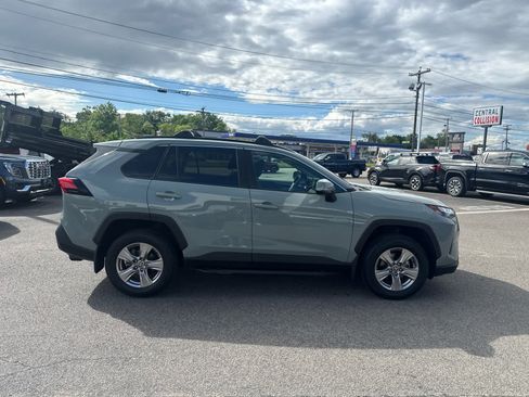 Used 2022 Toyota RAV4 XLE w/ Convenience Package AWD/4WD image 6