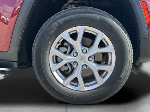 Used 2022 Jeep Grand Cherokee Limited image 36