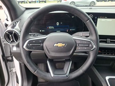 Used 2025 Chevrolet Equinox LT FWD image 15