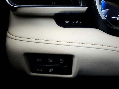 Used 2024 Toyota Highlander Limited image 34