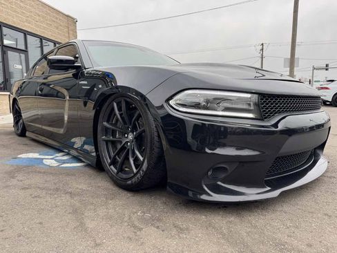 Used 2017 Dodge Charger R/T image 3