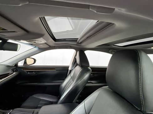 Used 2018 Lexus ES 350 w/ Luxury Package w/Wood Trim image 22