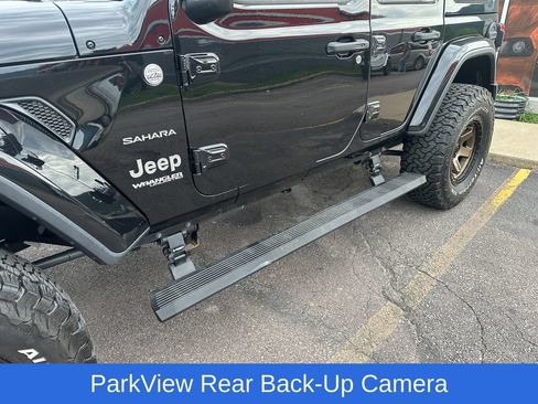 Used 2018 Jeep Wrangler Unlimited Sahara AWD/4WD image 8