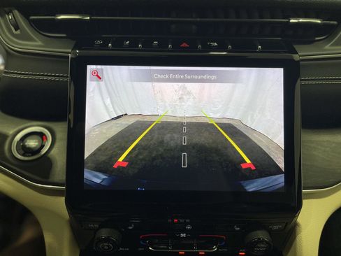 Used 2023 Jeep Grand Cherokee Limited w/ Black Appearance Package image 8