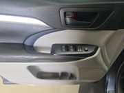 Used 2018 Toyota Highlander Plus FWD image 9