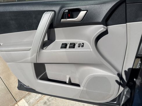 Used 2011 Toyota Highlander 4WD image 27