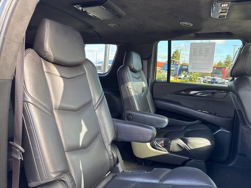 Used 2016 Cadillac Escalade ESV Platinum image 23