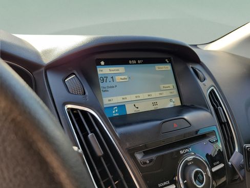 Used 2018 Ford Focus SEL FWD image 16