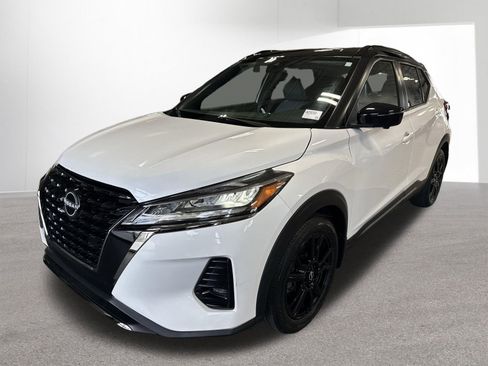Used 2023 Nissan Kicks SR w/ SR Premium Package FWD image 29