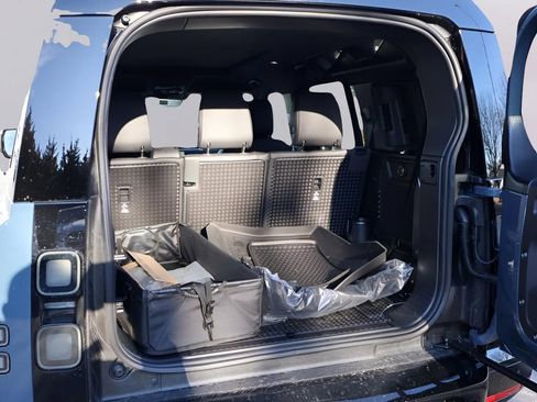 New 2026 Land Rover Defender 110 X-Dynamic SE AWD/4WD image 15