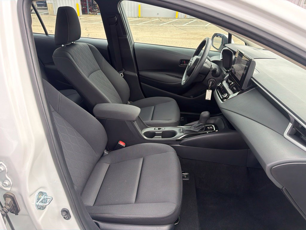 Used 2025 Toyota Corolla LE FWD image 14