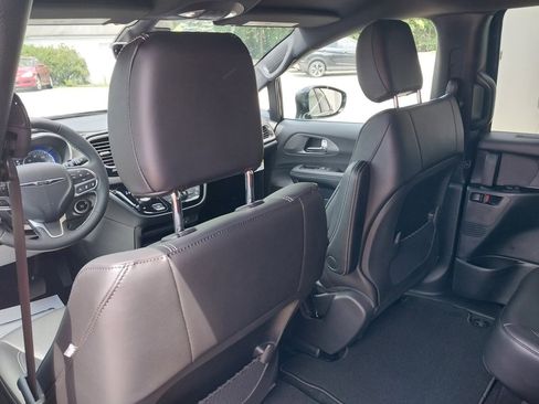 New 2026 Chrysler Voyager LX image 33