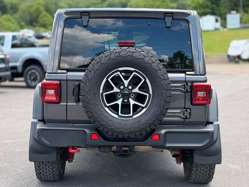 Used 2025 Jeep Wrangler Unlimited Rubicon AWD/4WD image 6