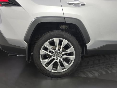 Used 2022 Toyota RAV4 XLE Premium FWD image 18