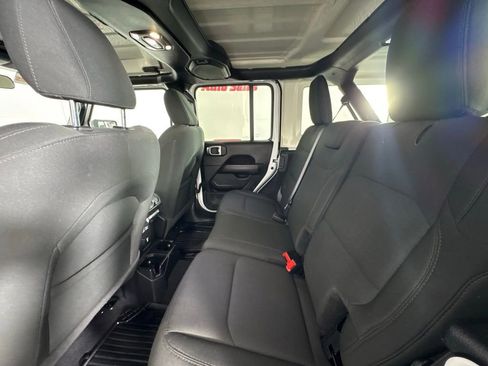 Used 2021 Jeep Wrangler Unlimited Sahara image 39