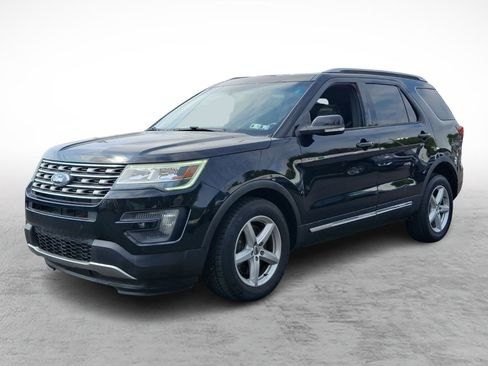 Used 2016 Ford Explorer XLT w/ Equipment Group 202A AWD/4WD image 3