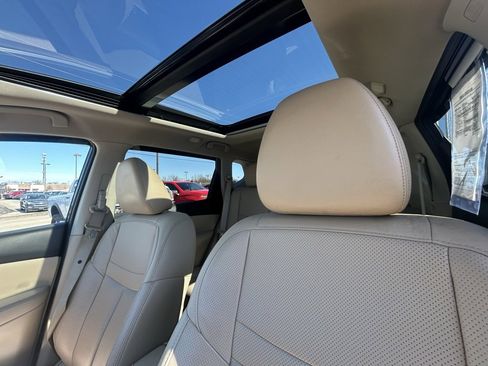 Used 2019 Nissan Rogue SL w/ Premium Package image 13