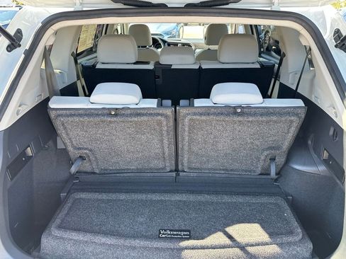 Used 2020 Volkswagen Tiguan S image 11
