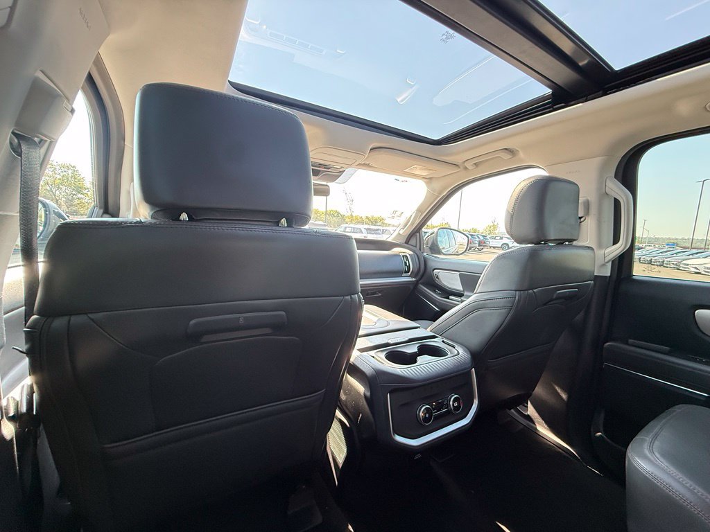 Used 2025 Ford Expedition Active AWD/4WD image 28