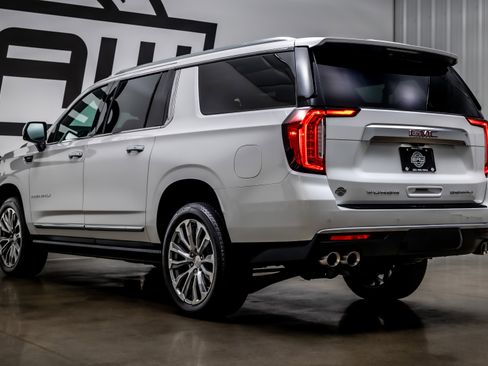 Used 2021 GMC Yukon XL Denali w/ Denali Ultimate Package image 30