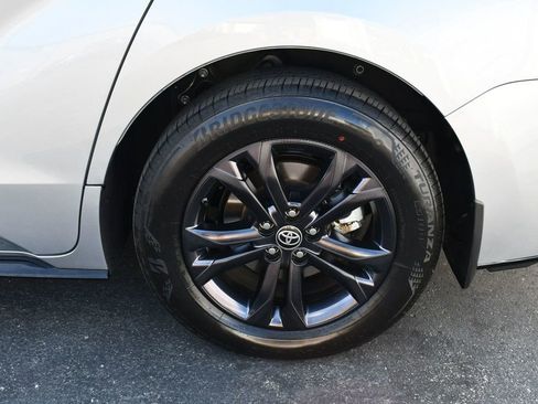 Used 2025 Toyota Sienna XSE image 71