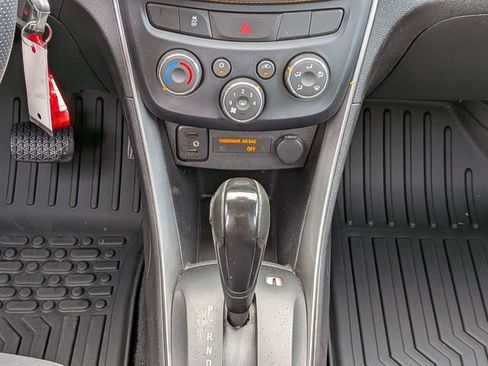Used 2019 Chevrolet Trax LS AWD/4WD image 19