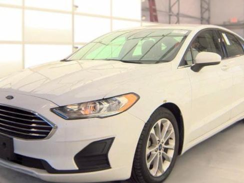 Used 2020 Ford Fusion SE FWD image 2