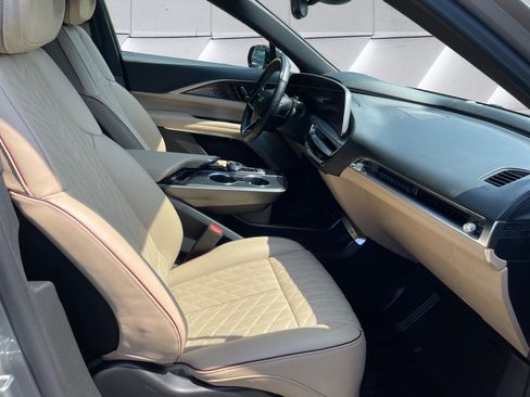 Certified 2026 Cadillac Lyriq Signature Luxury w/ Nappa Leather Package AWD/4WD image 33