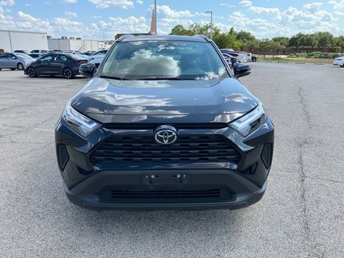 Used 2025 Toyota RAV4 XLE AWD/4WD image 2