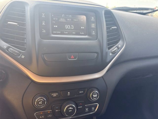 Used 2017 Jeep Cherokee Sport w/ Cold Weather Group AWD/4WD image 8
