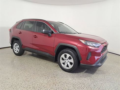 Used 2020 Toyota RAV4 LE image 4