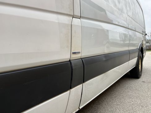 Used 2014 Mercedes-Benz Sprinter 2500 image 38