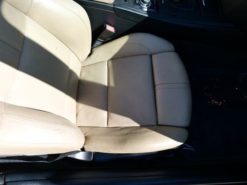 Used 2013 BMW M3 Convertible image 36