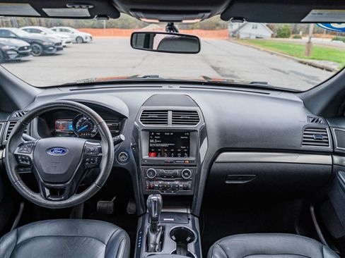 Certified 2018 Ford Explorer XLT w/ Equipment Group 202A image 23