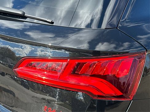 Used 2019 Audi SQ5 Premium Plus w/ Premium Plus Package image 32