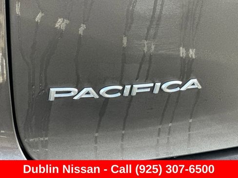 Used 2022 Chrysler Pacifica Touring-L FWD image 52