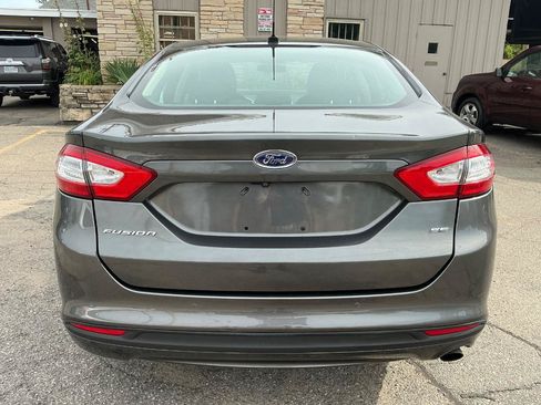 Used 2016 Ford Fusion SE FWD image 5