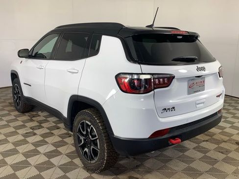 Used 2025 Jeep Compass Trailhawk image 7