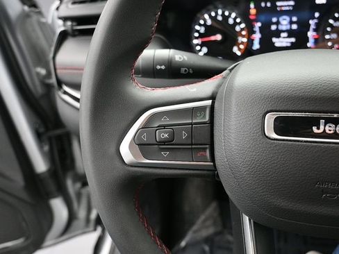 Used 2025 Jeep Compass Trailhawk AWD/4WD image 29