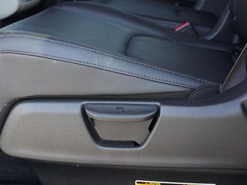 Used 2023 Kia Carnival LX FWD image 31