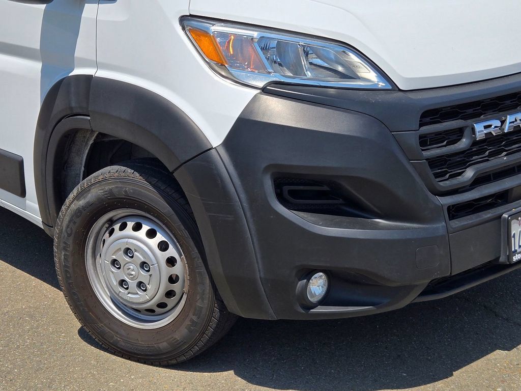 Used 2025 RAM ProMaster 2500 w/ Convenience Group FWD image 9