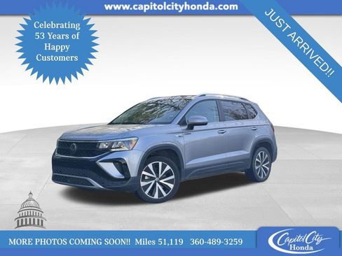 Used 2024 Volkswagen Taos SE image 1