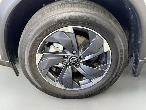 Used 2025 Nissan Rogue SV FWD image 10