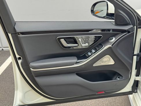 Used 2022 Mercedes-Benz S 500 4MATIC w/ AMG Line Package image 45